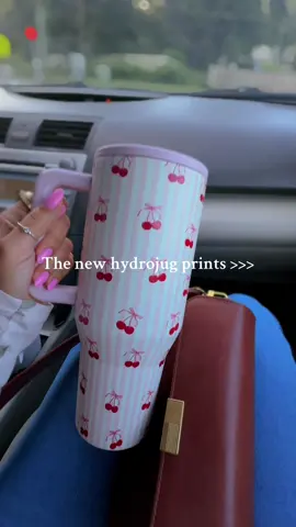 Did you guys see the new new checkered prints? OMG neeed #hydrojugtraveler #hydrojob #tumbler #waterbottle #falldealsforyou 