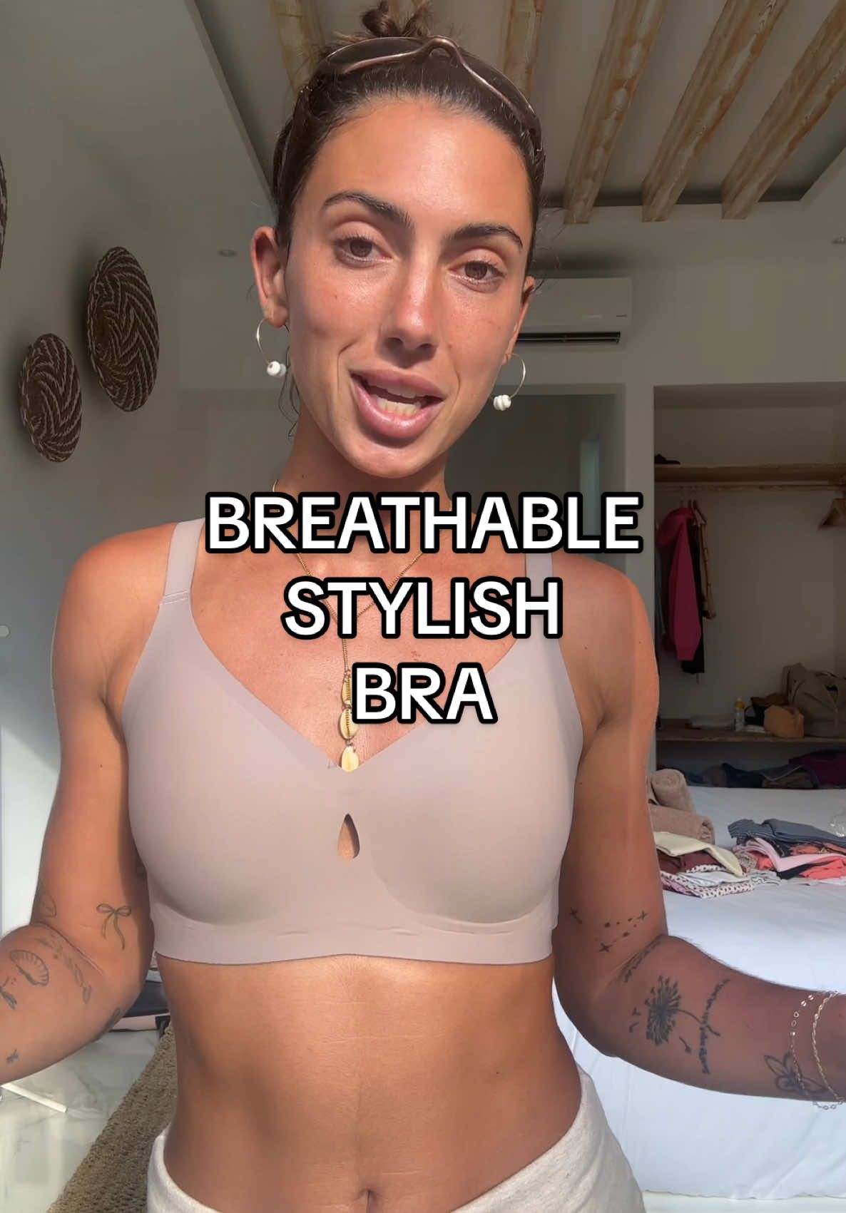 A bra with a cute detail…. Yes pls
