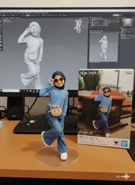 join trend vidio miniatur orang 😁 cara editnya ini 😎 Masuk Google Ketik Openart.ai (https://openart.ai/video/i2v) Pilih Video , masukan foto yang tadi di simpan dari gemini di photo 1 dan 2 Masukin Promptnya : Nure two hand gently pick up the figure on the frame and rotate it slightly for inpection.the model in the packaging box remain stationary,while all other background elements stay unchanged. #fyppppppppppppppppppppppp #fyp #fypage 