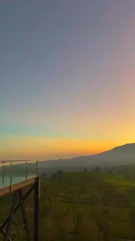 Rekomendasi sunrise terbaik di Pangalengan  #fypp #wisata #nimohighland #rekomendasiwisata #virall 