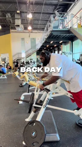 Back Day In the Trap. The gym is therapy. 