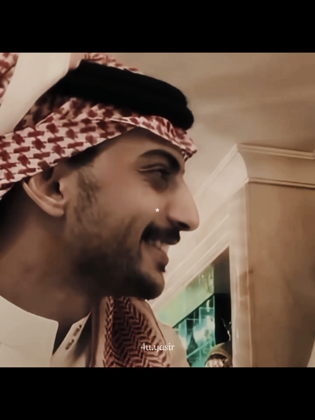 في شي الطف واجمل من ابتسامته و ضحكته؟🫠✨️ #الواقع #كاريزما #ياسر_المطيري @ياسر المطيري 🇸🇦 