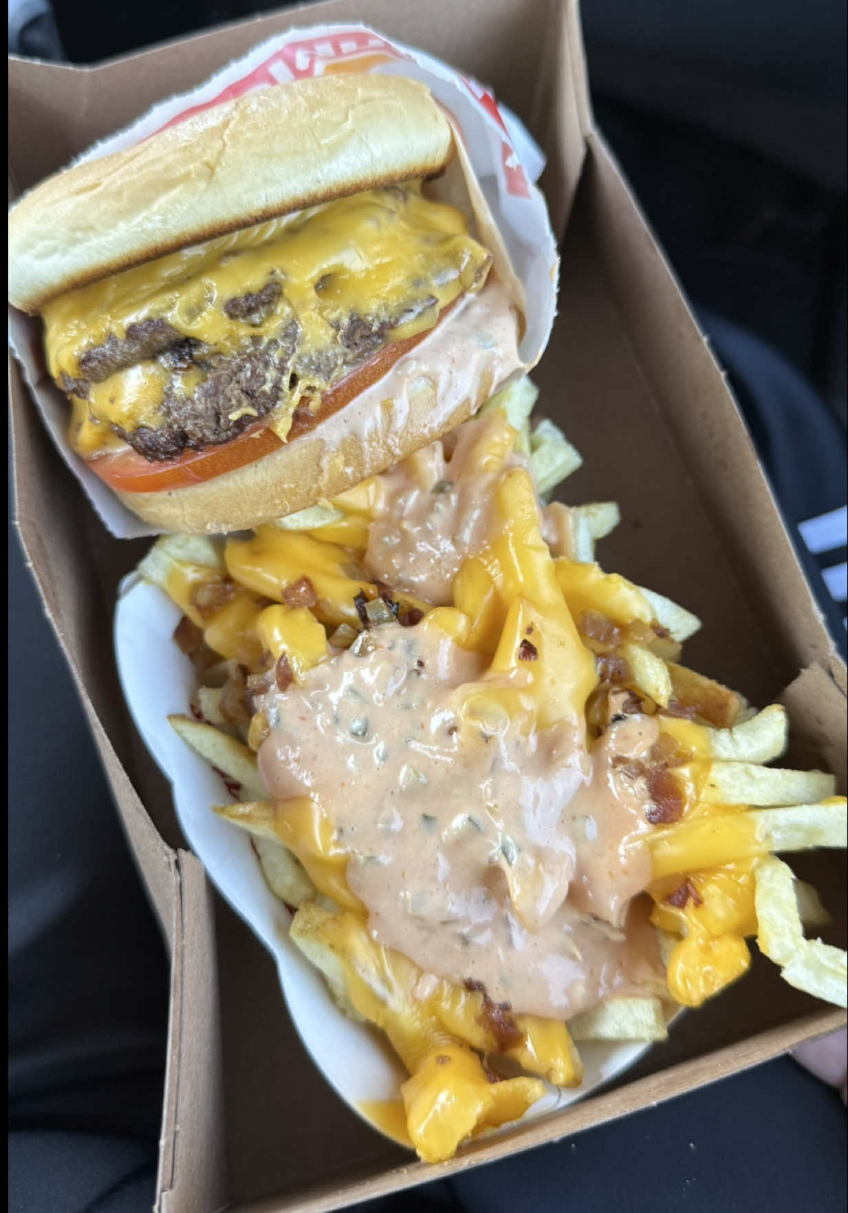Primera parada al llegar a Los Angeles siempre es In n Out  Mi orden? Double-double con chop onions y animal style fries  #fyp #ñomñomcr #costarica #foryou #innout  