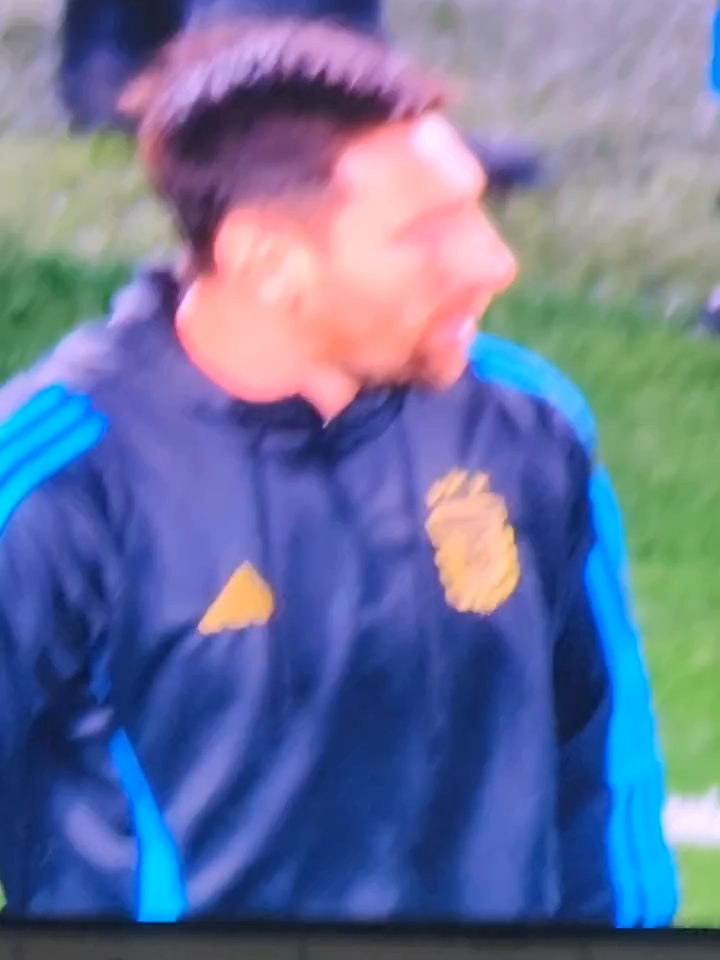 MESSI llorando en el calentamiento previo a su último partido oficial en Argentina 😭 #argentina #messi_king #barcelona #LigaArgentina #GOAT