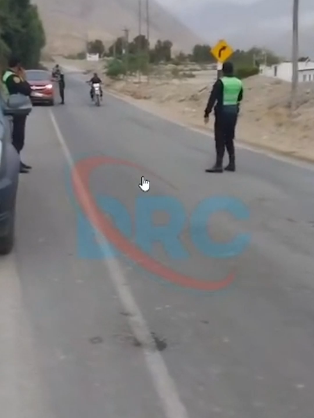 se estaba estacionando oh se quiso dar la fuga ? kick : Ronald_Rolld #fyppppppppppppppppppppppp #viral #peruesclave #t #fyf #lima #viralvideo #viraltiktok #tiktokperu🇵🇪 #kick #kickPeru #paratiiiiiiiiiiiiiiiiiiiiiiiiiiiiiii #saludmental #policia #intervencion #motocross #piquesperu #informales  #pnp #policinacionaldelperu #provinciadesantaelena #shulls #masamari