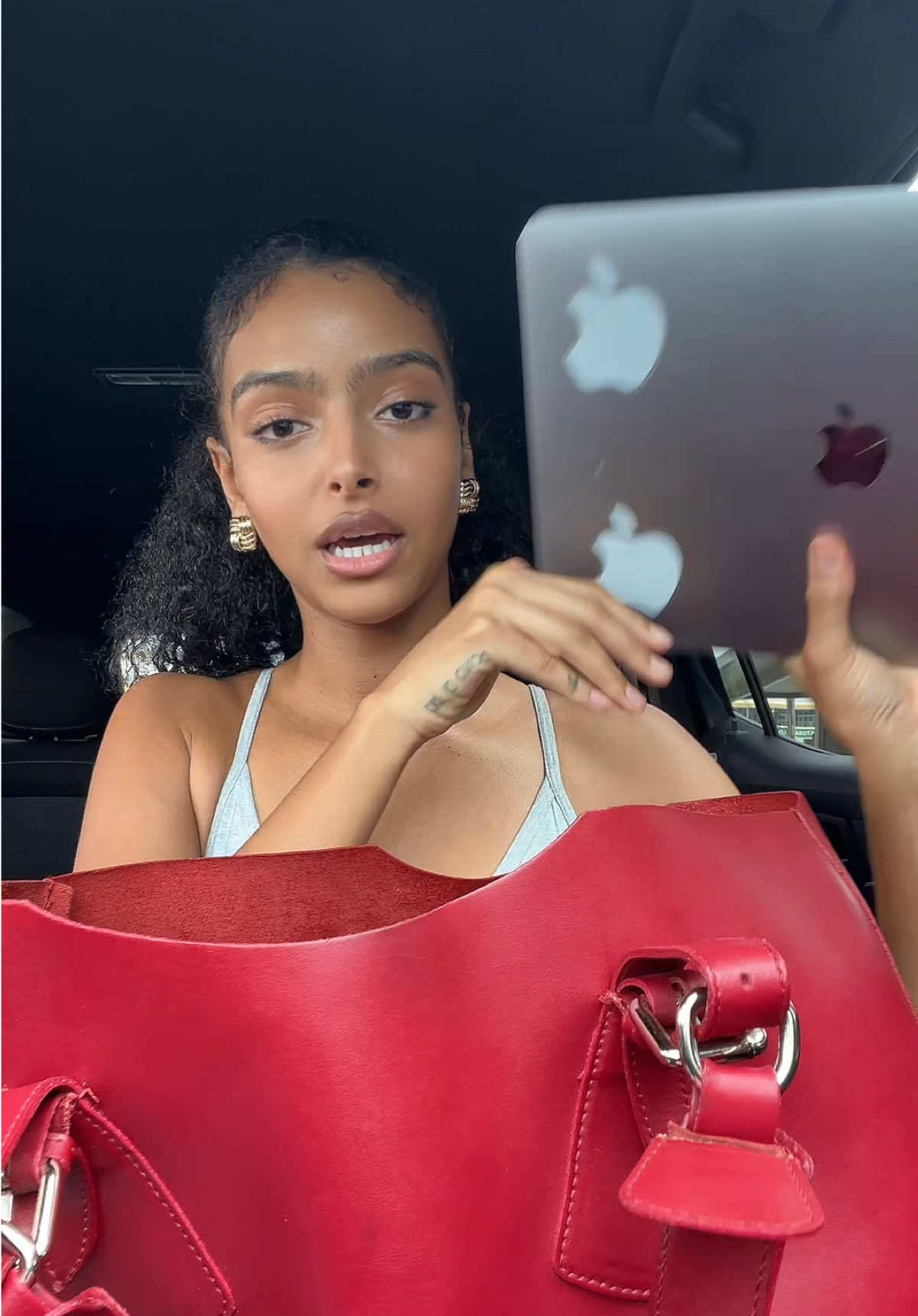 What’s in my bag with a plot twist 😭😂 #whatsinmybag 