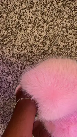 The perfect fluffy slippers do exist 💕😍✨ #slippers #fuzzy #pink #giftidea #dealsforyoudays 
