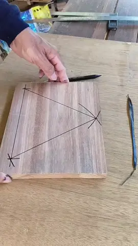 Triks tukang kayu bikin sesuatu.  #piramidsegitiga #tempelan #reels #woodwork #decor #doors #makersgonnamake #interior #woodart #construction #woodworking #carpenter #table #furnituredesign #woodcarving #viralreelschallenge #FineWoodworking #woodworkingcommunity #interior #wooddesign #carpenter #maker #DIY #reelsfb #furniture #wood 