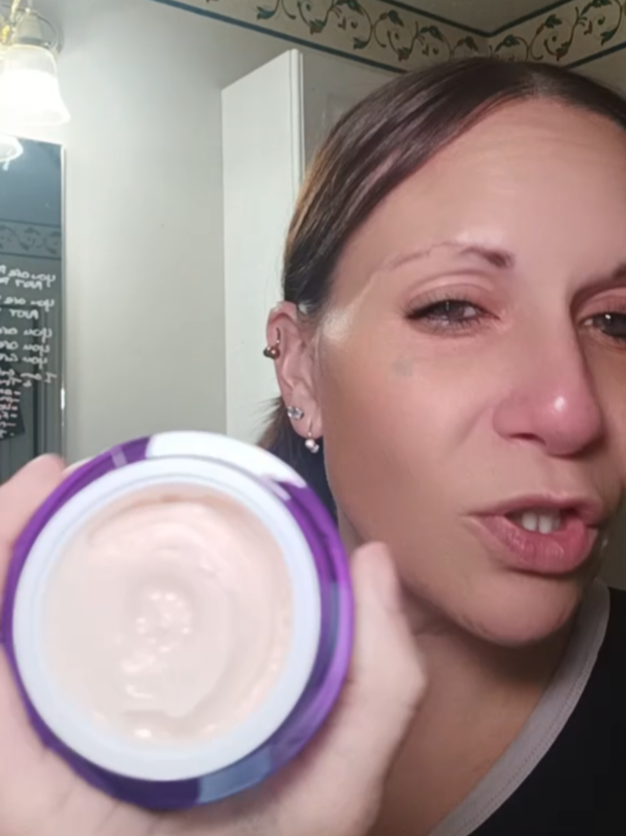 #facialcream #antiaging #facialtreatment #skincare #skincareroutine 