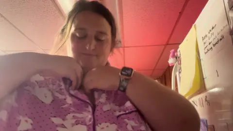 First pump of the morning #MomsofTikTok #momcozy #pumpingmom 