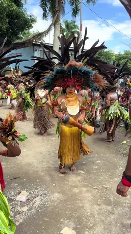 Happy 50th Independence Celebration Papau New Guinea Repping Simbu Province loud and proud 🇵🇬🇵🇬🔥🔥🔥💃💃#PapuaNewGuinea#SimbuProvince#BomaiGee#viralvideo#fyppp