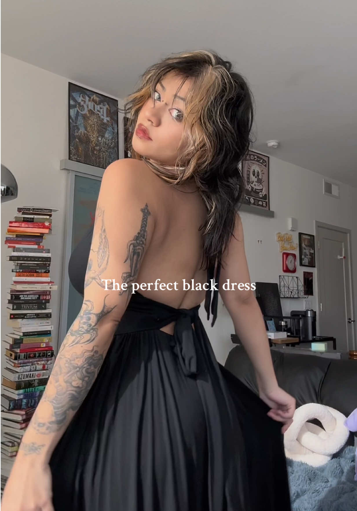 There’s pocket and the fabric are just perfect!  . . . #blackdress #maxidress #tiktokshopcreatorpicks #altfashion #darkfeminine 