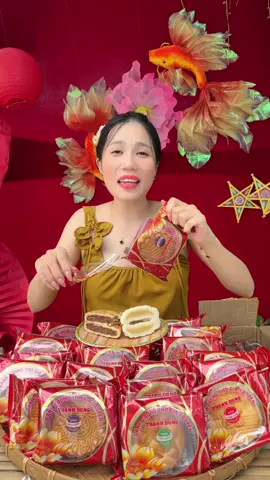 11 bánh trung thu THANH DUNG NỔI TIẾNG mềm dẻo thơm ngon. Đang cần lượt bán đầu mùa  ( tự do lựa vị bánh nướng và dẻo). Anh chị em mình tranh thủ săn nha. Vô mùa giá khuyến mãi sẽ thay đổi ạ #doanvat #ancungtiktok #emhangbentre #xuhuong #banhtrungthu   