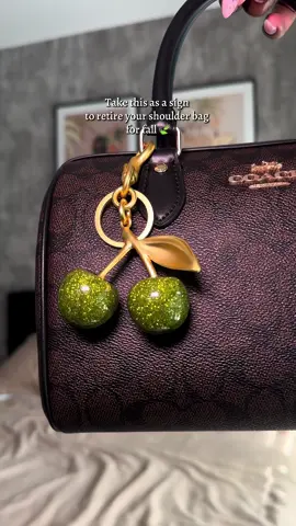 POV: Your shoulder bag is tiyad 🤣  Enterting my grown woman era with @Coach Rowan Satchel  #coachunboxing #coachny #fallfashion 
