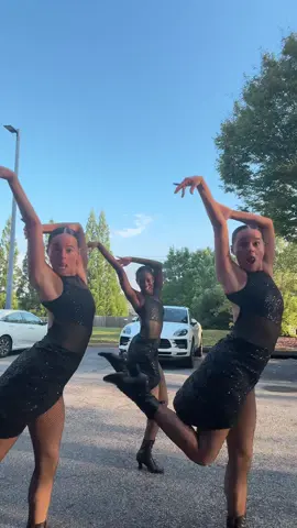 Show ready!! @🕷️🕸️Tania❤️💙 #dance #show #ready #performance 