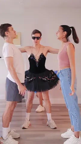 De donde salieron los tutús?😂