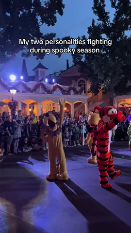 My two personalities fighting during spooky season 👻 #DisneyWorld #HalloweenHorrorNights #SpookySeason #Horror #Halloween 
