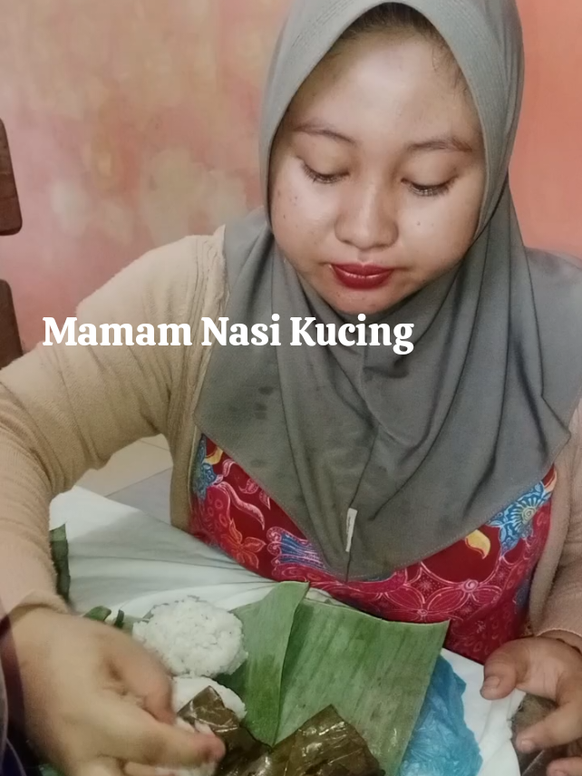 Oh gini rasanya jadi kucing, eh... 😄😄 #nasikucing #makananviral #makan #fyp 