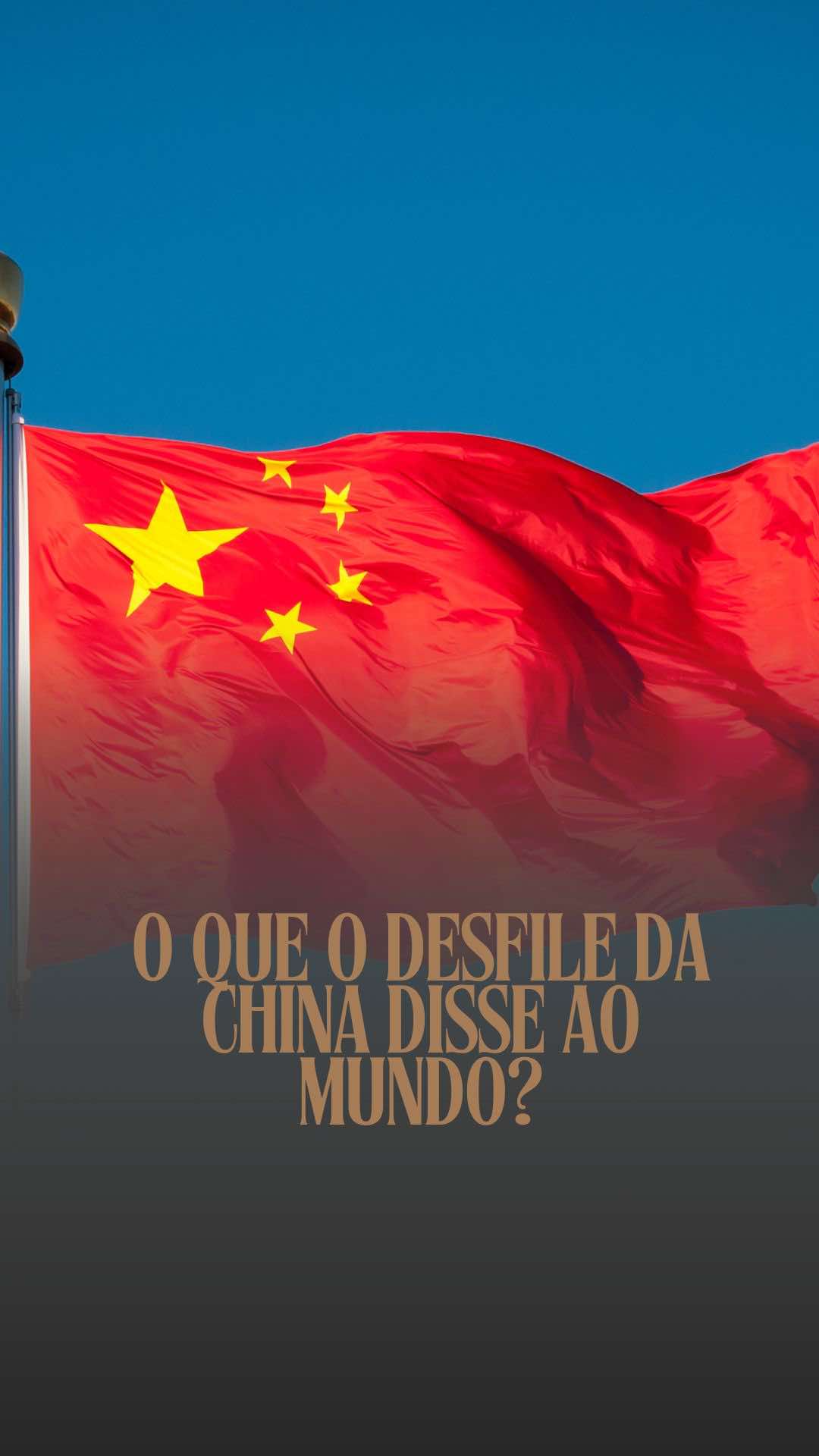 🌏 No desfile militar em Pequim, com Xi Jinping, Vladimir Putin e Kim Jong-un lado a lado, o mundo recebeu uma mensagem direta: há um novo eixo de poder desafiando a ordem internacional construída pelo Ocidente. Não se tratou apenas de tanques, mísseis ou aviões sobrevoando o céu da China. Tratou-se de um recado simbólico: a união de três líderes que controlam arsenais nucleares, territórios estratégicos e populações que juntas ultrapassam 1,6 bilhão de pessoas. 📌 O que estava em jogo não era apenas a exibição de força militar, mas a sinalização de uma possível consolidação de blocos. De um lado, Estados Unidos e OTAN. Do outro, uma aliança que mistura pragmatismo econômico, rivalidade geopolítica e resistência às sanções impostas pelo Ocidente. Enquanto Xi exibia a China como potência tecnológica e militar, Putin reforçava que, mesmo sob guerra e sanções, a Rússia ainda tem aliados influentes. Já a presença de Kim Jong-un, quase sempre isolado, mostrava que Pequim e Moscou estão dispostas a legitimar a Coreia do Norte no tabuleiro internacional. Esse desfile foi, portanto, mais do que uma cerimônia: foi uma declaração política. Um aviso de que o mundo multipolar deixou de ser teoria e passou a ser prática, com implicações diretas para energia, comércio, segurança e diplomacia. 👉 E você, acredita que esse novo alinhamento é apenas simbólico ou representa uma verdadeira mudança de poder global? #China #Putin #XiJinping #KimJongUn #Geopolítica #MundoMultipolar #Rússia #CoreiaDoNorte #TikTokNews #PolíticaInternacional #HistóriaEmConstrução #GeopolíticaMundial
