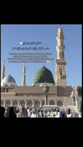 Telah datang bulan yang penuh cahaya, bulan kelahiran manusia termulia, junjungan kita Nabi Muhammad ﷺ. Bulan ini bukan sekadar penanda waktu, tapi pengingat akan cinta, kerinduan, dan syukur kita kepada sosok yang membawa rahmat bagi seluruh alam. Ya Rasulullah, setiap detik dalam hidup kami terasa hampa tanpa mengenangmu. Kerinduan ini semakin membuncah, meski jarak dan waktu memisahkan, hati ini terus berharap agar kelak engkau mengenali kami sebagai umatmu. Kami memohon kepada Allah agar dijadikan bagian dari orang-orang yang mendapat naungan syafaatmu di hari yang tiada perlindungan selain perlindungan- Nya. Ya Habibullah, izinkan kami mencintaimu dengan sepenuh hati, mengikuti sunnahmu dengan penuh taat, hingga Allah mempertemukan kami denganmu di surga-Nya #madinah #rosulullah #rabiulawal #maulidnabi #masjidnabawi 