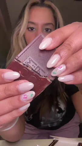 Orange and chocolate pairs together so perfectly 🍊🍫  @Aimz my new fav one!  SIDE NOTE- I didn’t notice the pepper flake in my teeth until after filming… Woops sorry. Can’t take the spice out of the girl 😩 #moserroth #moserrothchocolate #aldifinds #aldiusa #fyp 