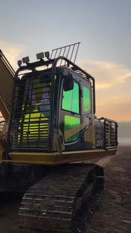 #operator_excavator #alatberatexcavator #excavatoroperator #fypage #berandatiktok 