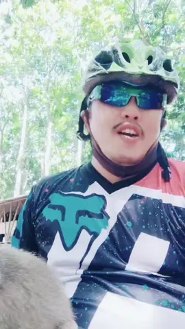 Bertemu monyet di hutan #sekedarhiburan #justforfun #monyet #monkey #penikmatalam #pegunungan #gowes #bollywoodsong #mtb