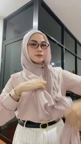 Penyelamat pashmina viscoseku 🫶🏻🤎✨ pin magnet #pinmagnethijab #pinmagnet #pashminaviscose #tutorialpashmina 