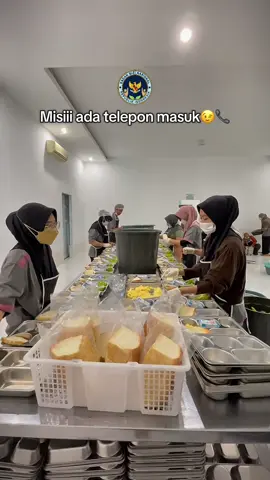 Ada telepon harus bikin sandwich katanya 😍 #CapCut #fypシ #mbg #makanbergizigratis #sppg  