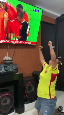 Ella ama su selección🇨🇴#seguidores #amor #futbol #colombia #felicidad 
