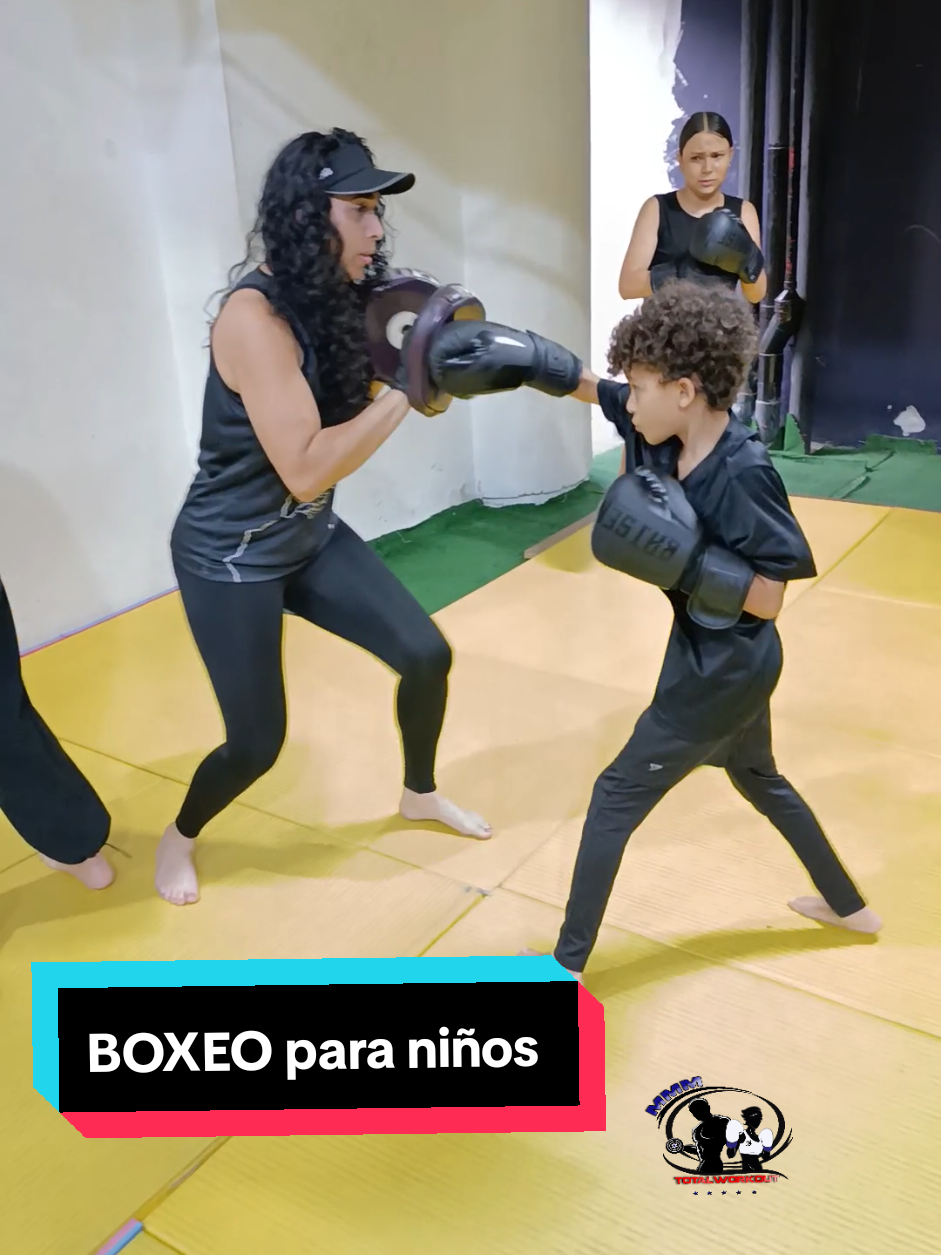 ¡Futuro campeón en construcción! Nuestro alumno 100% MMMTOTALWORKOUT JHONKEIDER, un verdadero guerrero que nos inspira a todos. ¡El boxeo para los más pequeños de la casa,  no es solo un deporte, es una lección de vida! #boxeoinfantil #motivacion #disciplina #esfuerzo #pequeñosgigantes