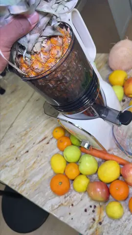 Cast iron vs real juicer. Which ones gonna make more pineapple juice? #juicer #juicing #juicerecipe #pineapple #pineapplejuice 