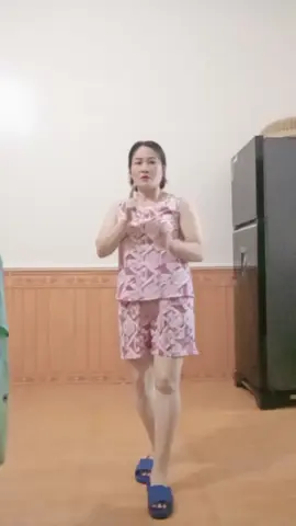 bộ đồ lụa mango quần đùi carina giá đang sale mua ngay thôi