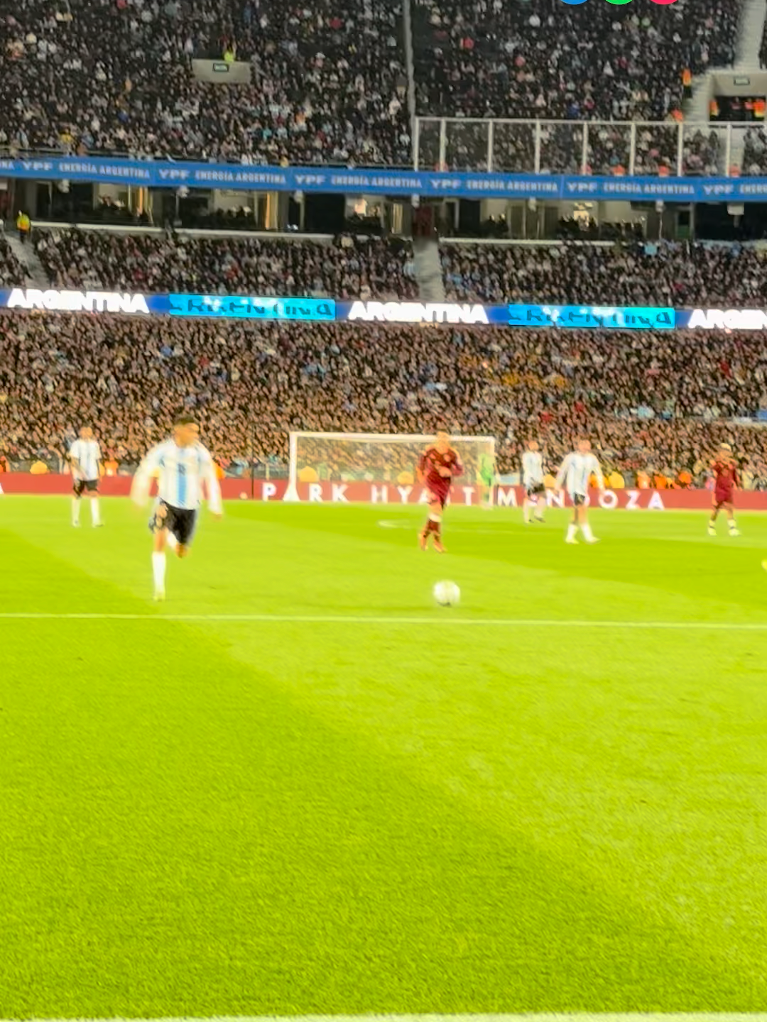 Gol de Messi y fiesta total en el Monumental 👏 🇦🇷 #ArgentinaXTelefe en mitelefe.com/vivo con @giraltpablo, @jpvarsky y @sofimmartinez