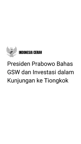 Kunjungan Presiden Prabowo Subianto ke Beijing, China dilakukan dalam waktu yang sangat singkat. Prabowo hanya menginjakkan kaki di Negeri Tirai Bambu kurang lebih 8 jam saja. Agenda utamanya, Prabowo menghadiri rangkaian acara Perayaan 80 Tahun Kemenangan Perang Perlawanan Rakyat China. Meski hanya sebentar, Prabowo menyempatkan diri untuk melakukan pertemuan empat mata dengan dua pemimpin negara besar, yaitu Presiden China Xi Jinping dan juga Presiden Rusia Vladimir Putin.  Prabowo dan Xi Jinping bertemu di Great Hall of the People, Beijing. Pada pertemuan tersebut, Prabowo bersama Xi Jinping membahas proyek Giant Sea Wall (GSW) yang direncanakan membentang di pesisir utara atau Pantura Jawa. Sayangnya, rincian pembicaraannya tidak dijelaskan. #trending #viral #fyp #indonesiacerah #presidenprabowo 
