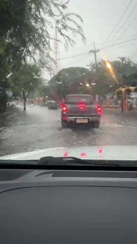 ในวันที่ฝนตก น้ำท่วมเมืองอุดร #อุดรธานี #น้ำทวม 