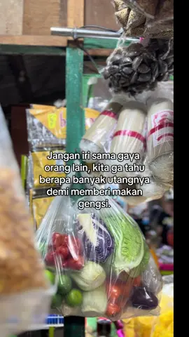 Selada romaine, lettuce, kol ungu, tomat cerry selalu ready dilapak MbakLiid sayur Buka setiap hari mulai jam 05.00-11.00 Lokasi📍pasar baru bluru kidul sidoarjo #fyp #sayuran #sayuransegar #masukberanda #sidoarjo 