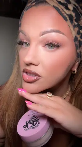 Best way to melt all of your @KimChi Chic Beauty puff puff pass powder and  stage proof setting spray !!!!  #kimchi #kimchichic #kimchibeauty #beautyhacks #beautytipsandtricks #puffpuffpass #stageproofeyeliners #tiktokshopcreatorpicks 