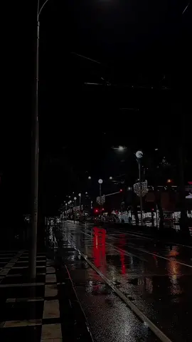 إذا انكسر قلبك ودمعت عينك وألحَّيت على الله في سؤالك وحاجتك؛ فراقِب أبواب الفرج وهي تُفتح، ودروب النجاح وهي تُضيء، والابتلاءات وهي تُدفع، ولا أعرف طريقاً لإجابة دعائك أسرع من انكسار قلبك وتضرعك عند مُناجاتك لربك، ولا تنسَ مُناجاة الأسحار فإنها تُغالب الأقدار.