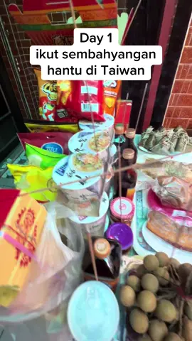 Yg disembahyangi hantunya yg makan sembahyangan nya kita,diTaiwan kita sudah jadi hantu beneran🤣🤣#sembahyang #hantu #taiwan🇹🇼#lewatberanda #bismillahfyp 