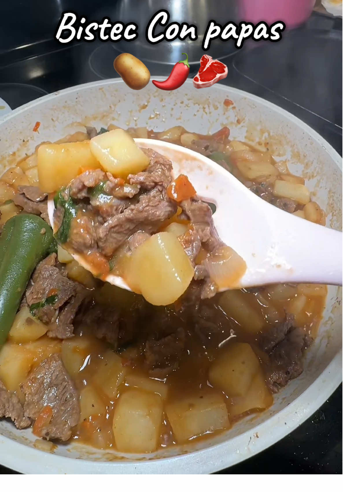 Bistec con papas! One of my favorite comfort meals. My dad used to make this for us every week (rip dad miss you) always think of him when I make it! And I wanted to share his recipe with you guys #bistec #bistecconpapas #comfortfood #izzysrecipes #EasyDinner 