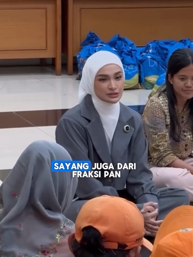 Terima kasih untuk para pahlawan kebersihan kota! Hari ini Fraksi & DPP PAN berbagi bantuan pangan untuk Pasukan Oranye (PPSU) di Jakarta Selatan & Jakarta Pusat. Semoga bermanfaat dan menjadi penyemangat dalam menjaga kota tetap bersih PAN menyerahkan bantuan pangan untuk Pasukan Oranye (PPSU) di Jakarta Selatan & Jakarta Pusat. Karena kerja keras mereka, Jakarta lebih nyaman untuk kita semua.  PAN Bantu Warga. Bukan sekadar bantuan pangan, tapi wujud kepedulian. Fraksi & DPP PAN hadir bersama Pasukan Oranye (PPSU) yang setiap hari setia menjaga kebersihan kota. 🌍 #partaiamanatnasional #dprripan #bantupanganbanturakyat  @Partai Amanat Nasional @Fraksi PAN DPR RI 