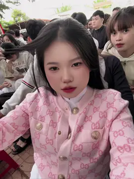 Khai giảng Nay nhiều hồng hài nhi quá