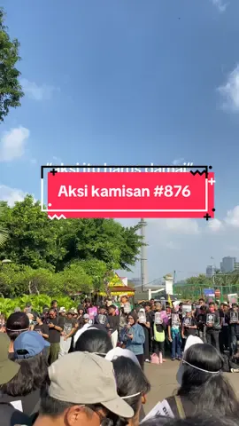 Sering dikatakan bahwa demonstrasi harus berlangsung damai agar aspirasi dapat didengar. Aksi Kamisan telah menjadi bukti nyata. Selama 876 kali mereka hadir di ruang publik dengan cara paling damai, berdiri dalam hening, membawa payung hitam, dan menuntut keadilan tanpa kekerasan. Secara teoritis, dalam demokrasi deliberatif, ekspresi damai seharusnya membuka ruang dialog antara negara dan warganya. Namun kenyataan menunjukkan mata kekuasaan tetap tertutup dan telinga enggan mendengar. Tragedi serta pelanggaran hak asasi manusia kerap direduksi menjadi peristiwa masa lalu, padahal luka itu masih hidup di tengah masyarakat. Jika suara yang damai pun terus diabaikan, di manakah posisi keadilan dalam demokrasi kita #Kamisan #HakAsasiManusia #LawanLupa #TegakkanKeadilan #brodhimsu