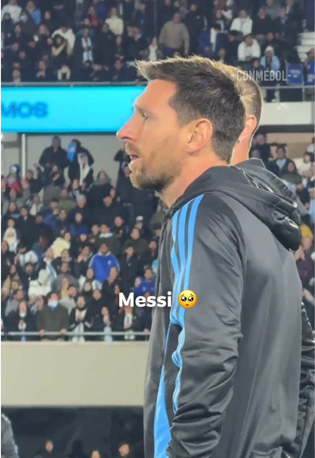 🥹 🇦🇷 La emoción de Messi en su último partido de local y con su gente por las #EliminatoriasSudamericanas 