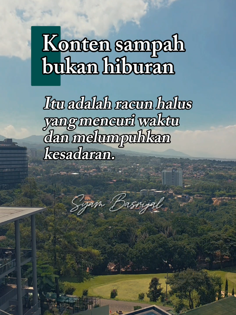 Konten Sampah: Racun Halus dalam Pikiran Di era digital ini, setiap detik perhatian kita diperebutkan. Layar ponsel yang tak pernah tidur seolah menjadi panggung utama, dan algoritma bekerja keras untuk menjejalkan apa saja yang bisa membuat kita bertahan lebih lama. Di antara banjir informasi itu, ada yang bernilai, ada yang mendidik, namun lebih banyak yang hanyalah “konten sampah” ringan, menghibur sejenak, tapi kosong makna. Ia seperti makanan instan yang mungkin terasa enak di lidah, namun perlahan melemahkan tubuh bila terus dikonsumsi. Konten sampah merasuk tanpa kita sadari, menjadi racun halus yang melumpuhkan daya kritis. Kita tertawa sebentar, merasa terhibur sesaat, namun setelahnya jiwa justru semakin hampa. Ironisnya, waktu yang habis tidak pernah kita hitung. Lima menit berubah menjadi setengah jam, lalu tanpa sadar sehari bisa terlewat dalam guliran yang tak berujung. Kita pikir hanya sedang mengisi jeda, padahal sesungguhnya kita sedang membuang bagian berharga dari kehidupan. Bahaya konten sampah bukan hanya karena ia menghabiskan waktu, tetapi juga karena ia membentuk kebiasaan. Semakin sering kita mengulang pola konsumsi itu, semakin mudah kita mencari jalan pintas untuk merasa senang, tanpa perlu bersusah payah membangun kedalaman. Pikiran menjadi malas, jiwa kehilangan nutrisi, dan kesadaran perlahan tumpul. Pada titik ini, bukan hanya waktu yang terbuang, tetapi juga kualitas hidup yang tergadaikan. Maka, bijaklah bertanya pada diri sendiri: apakah yang saya konsumsi hari ini memberi saya makna, memperkaya kesadaran, atau sekadar membuat saya terdiam tanpa arah? Pertanyaan sederhana ini bisa menjadi filter untuk menjaga pikiran tetap jernih. Sebab hidup ini terlalu singkat untuk kita isi dengan racun halus yang hanya membuat kita lupa pada esensi diri. Salam Restorasi Jiwa Indonesia  #restorasijiwa #transformasidiri #kesadaranholistik 