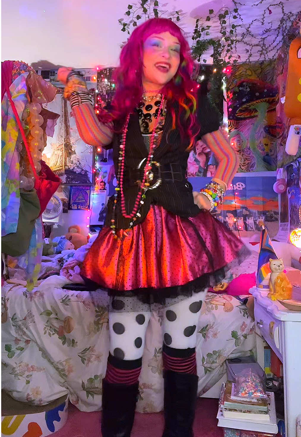 Another one😼😼🌈🩷 dc: @Kelley Heyer #sabrinacarpenter #mansbestfriend #hourtour #OOTD #maximalism #fyp #pansexual #genderfluid #fashion #rainbowhair 