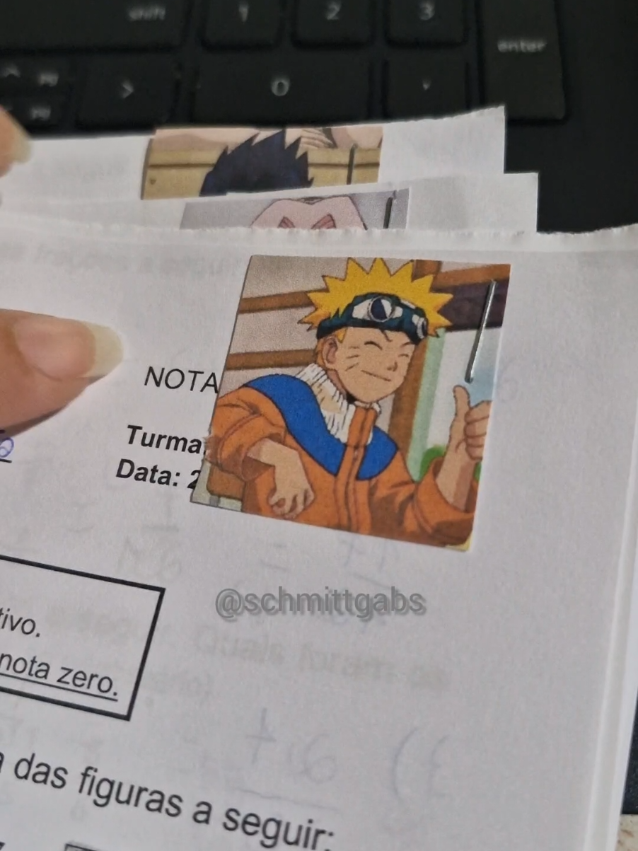 Não é só de Kpop que eu vivo, tem que ter Naruto para os meus alunos também 🫶🏼 Quando eu utilizo as figurinhas em cima das notas dos meus alunos, é para representar a MINHA reação ao ver a nota. Pra isso, eu uso temas diferentes. Nesse caso, eu quis usar as REAÇÕES dos personagens de Naruto, um dos meus animes favoritos Em nenhum momento eu associei o personagem do anime com a nota que o aluno tirou. Não significa que aquele personagem tem ou é aquela nota. UTILIZEI APENAS A EXPRESSÃO, A REAÇÃO. Obrigada. . . . . . #fyp #foryoupage #Anime #naruto #narutoshippudden 