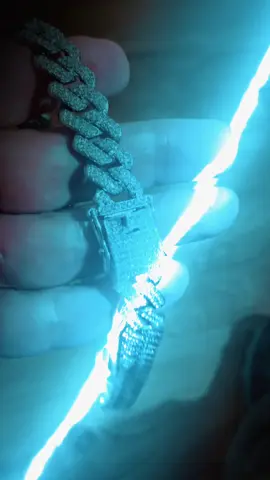 Iced out CHAIN! #jewelrytiktok #jewelry #icedoutnecklace #cubanchain #trendingnecklace 