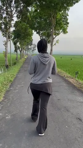 Jogging+lagu timur #CapCut #ootdhijab #lewatberanda #leggingrokolahraga #foryoupage❤️❤️ 